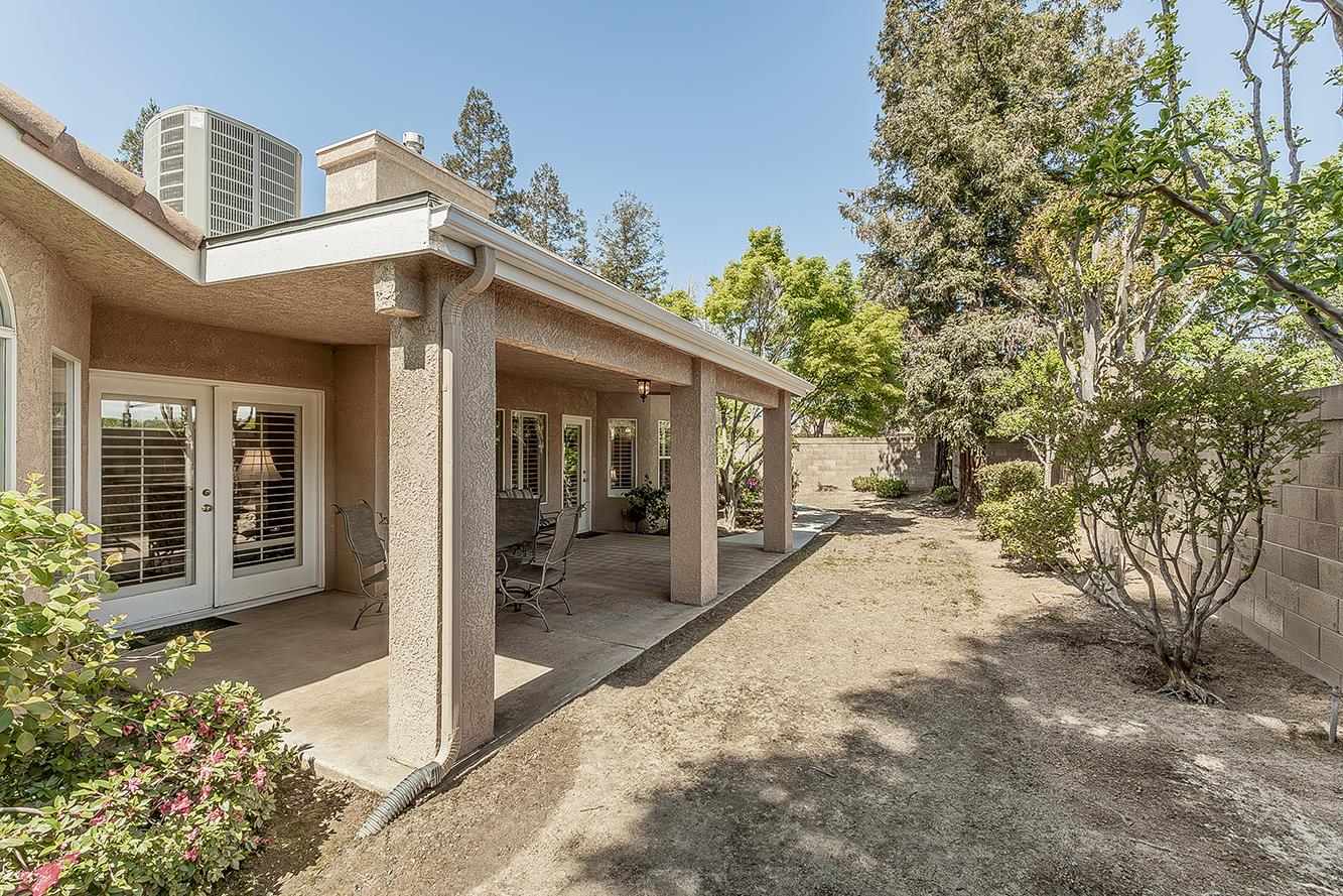 8466 N Dearing Ave, Fresno, CA 93720