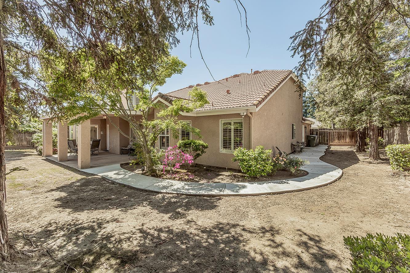 8466 N Dearing Ave, Fresno, CA 93720