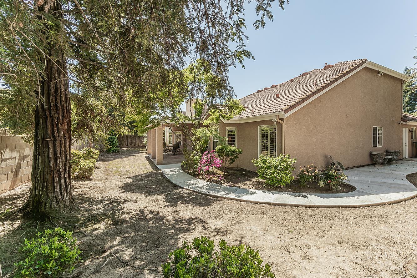 8466 N Dearing Ave, Fresno, CA 93720