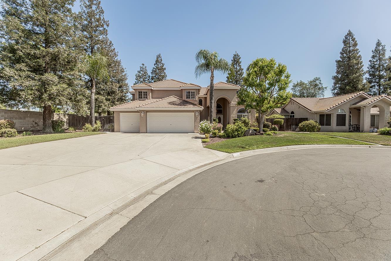 8466 N Dearing Ave, Fresno, CA 93720