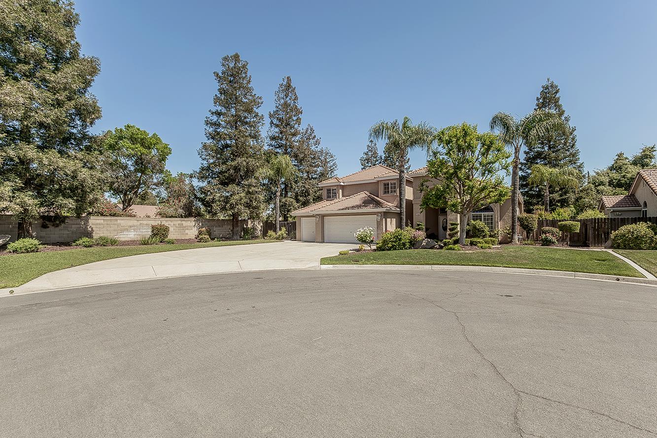 8466 N Dearing Ave, Fresno, CA 93720