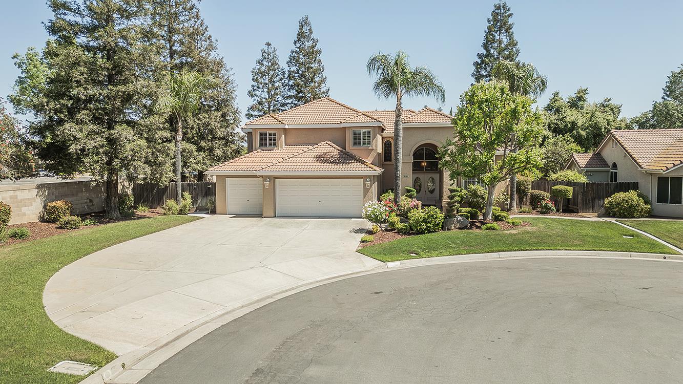 8466 N Dearing Ave, Fresno, CA 93720