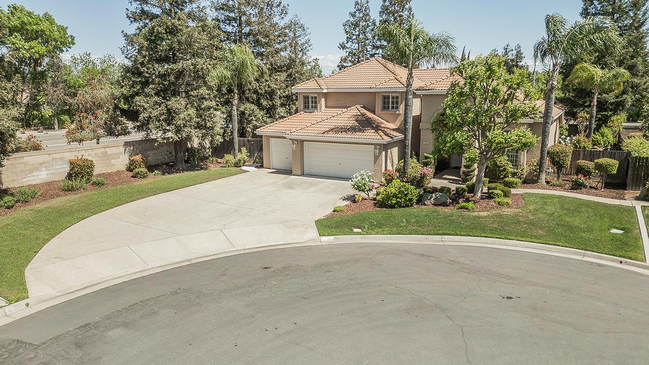 8466 N Dearing Ave, Fresno, CA 93720