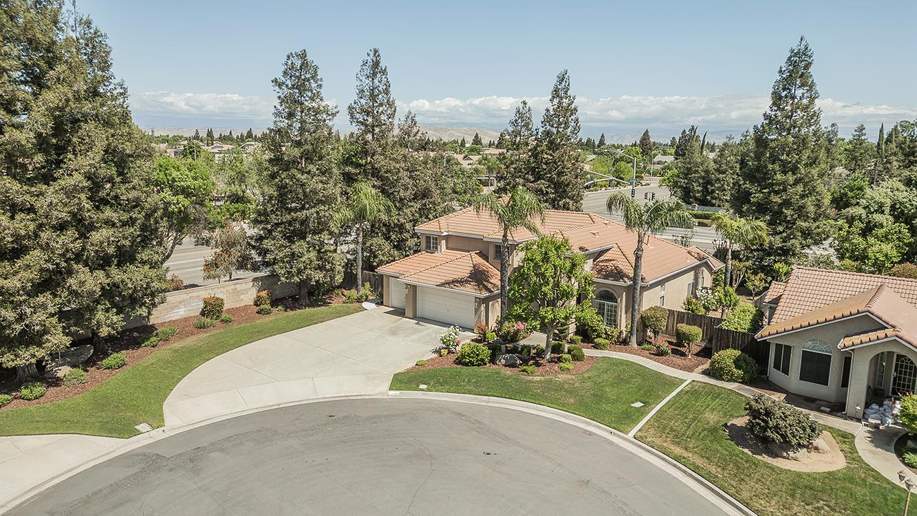 8466 N Dearing Ave, Fresno, CA 93720