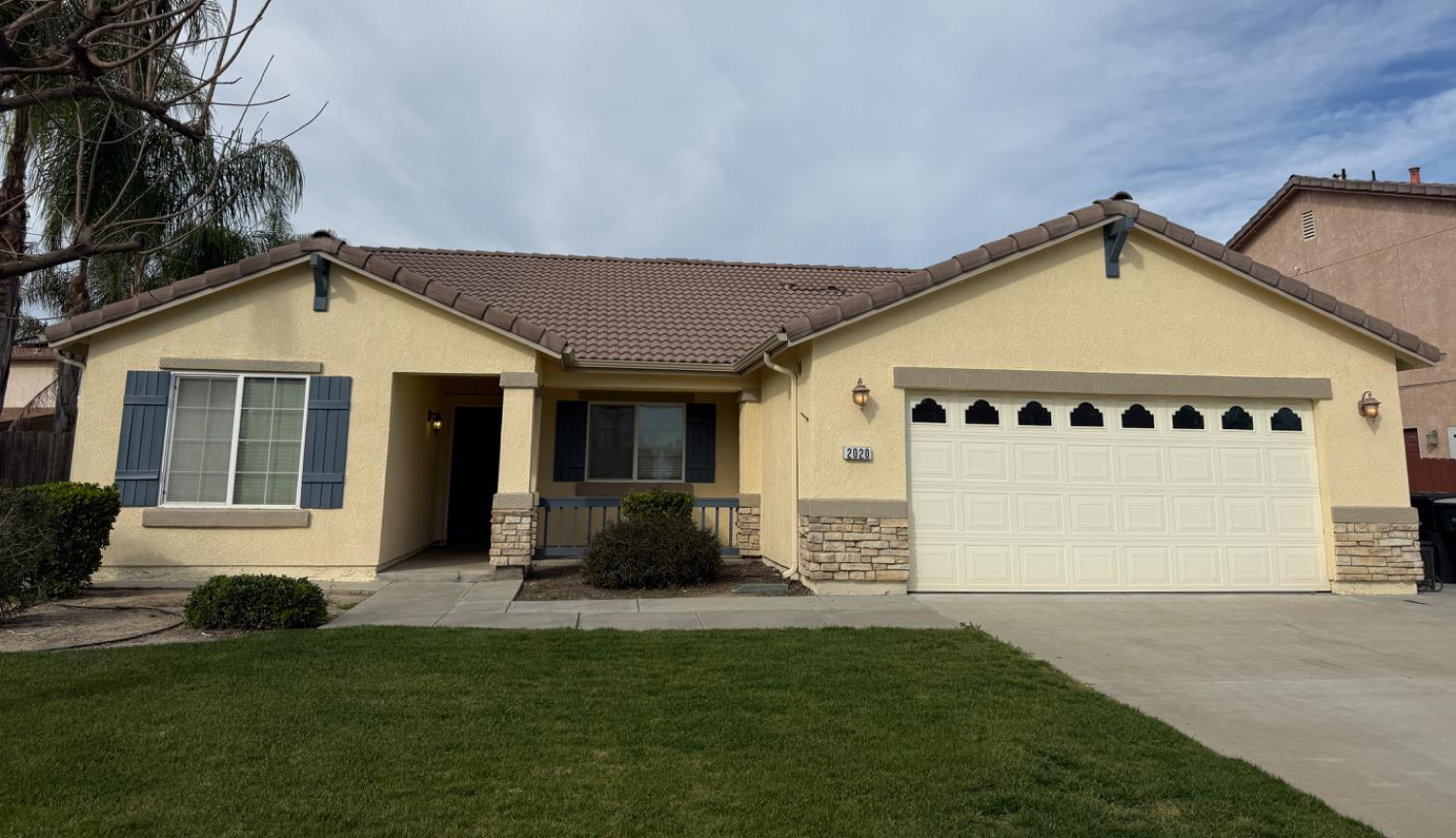 2020 W Bristol Ln, Hanford, CA 93230