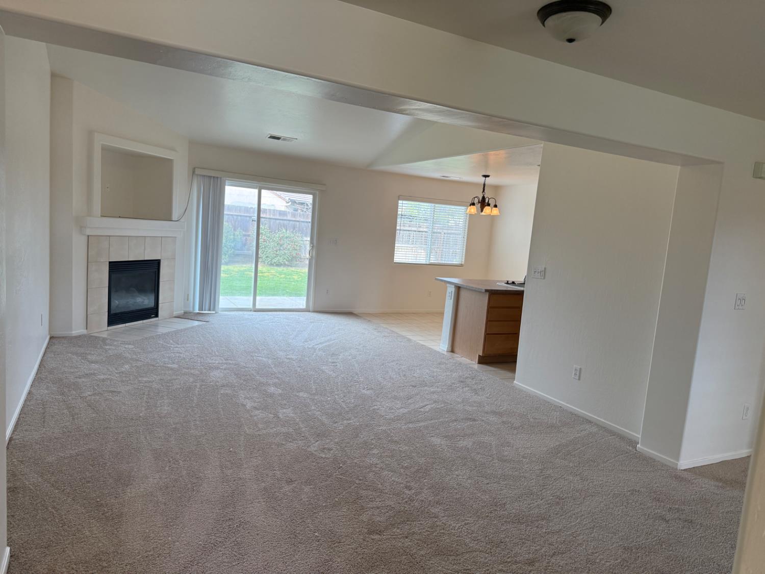 2020 W Bristol Ln, Hanford, CA 93230