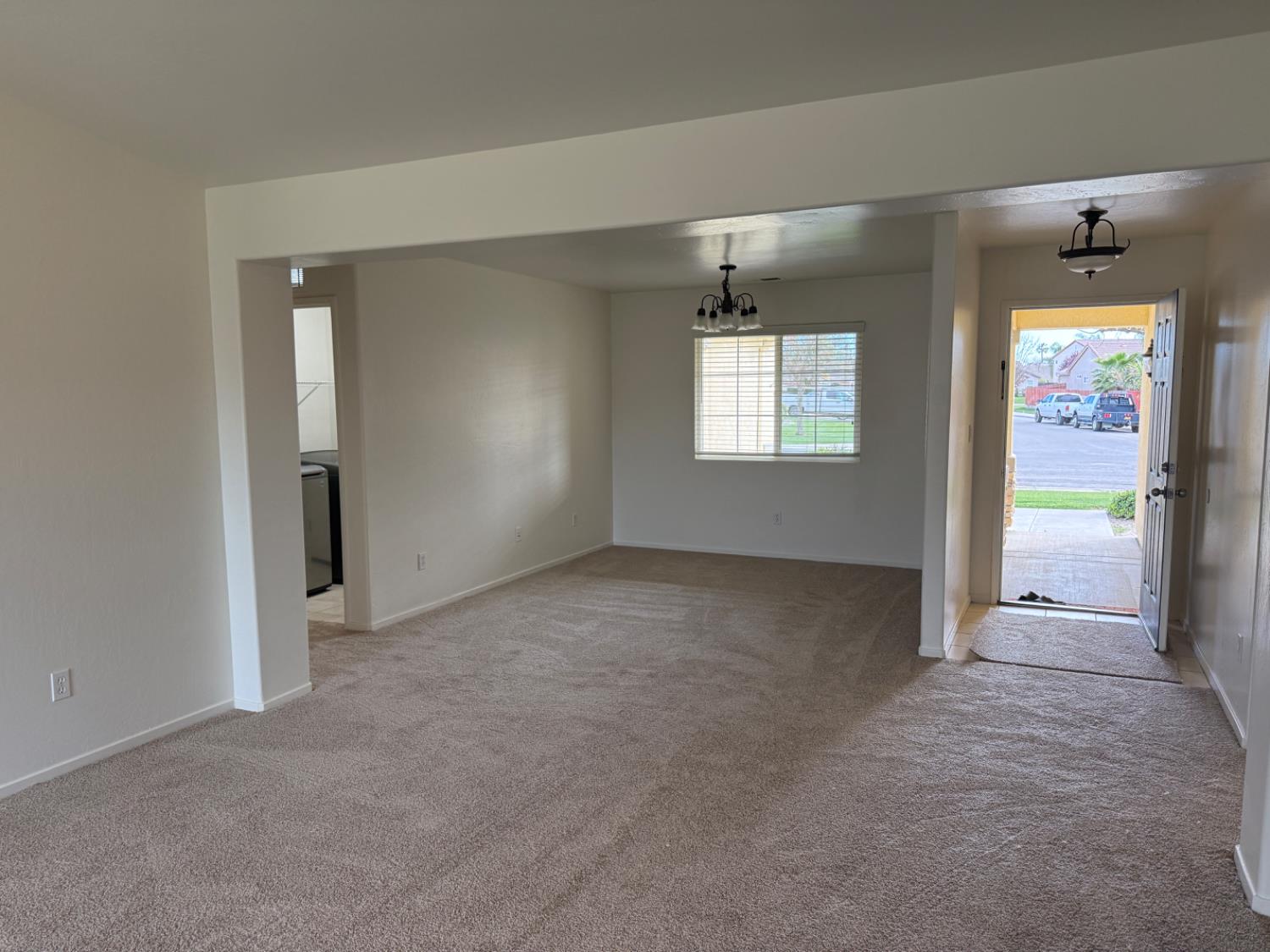 2020 W Bristol Ln, Hanford, CA 93230