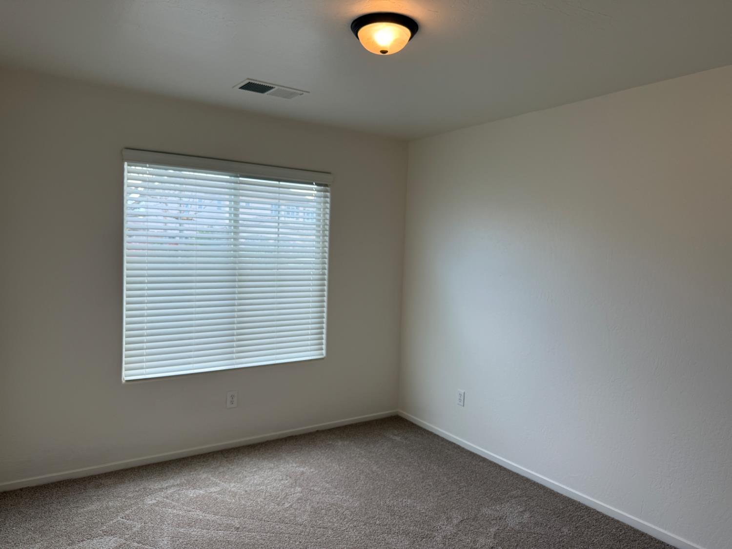 2020 W Bristol Ln, Hanford, CA 93230