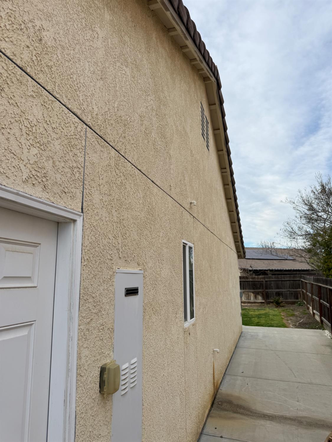 2020 W Bristol Ln, Hanford, CA 93230