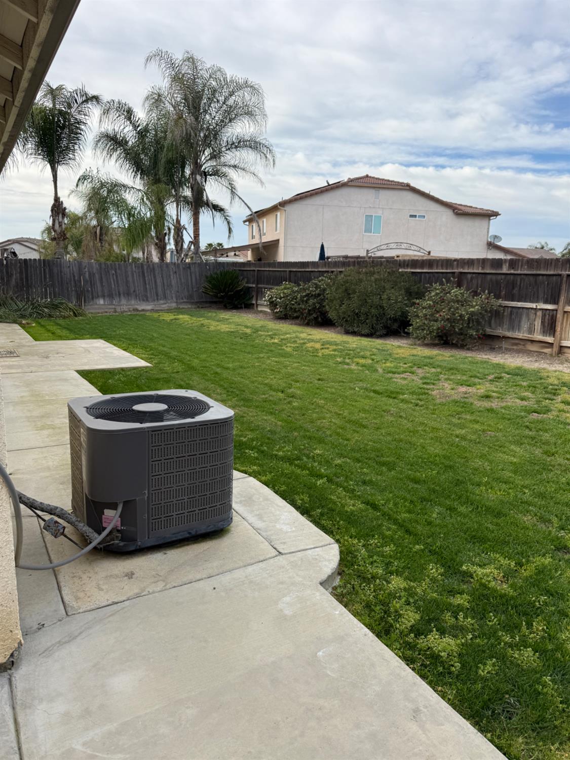 2020 W Bristol Ln, Hanford, CA 93230