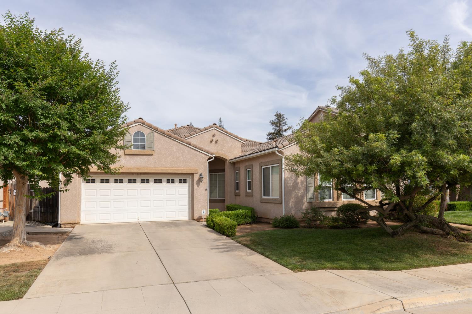 1827 N Joshua Ave, Clovis, CA 93619