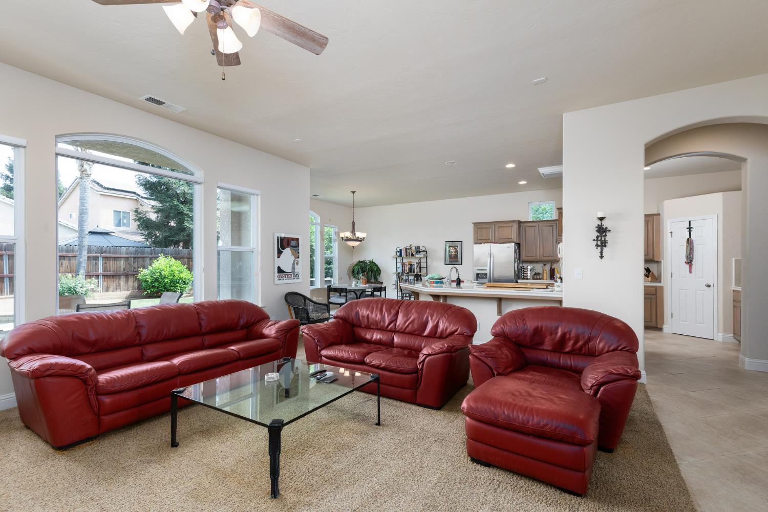 1827 N Joshua Ave, Clovis, CA 93619