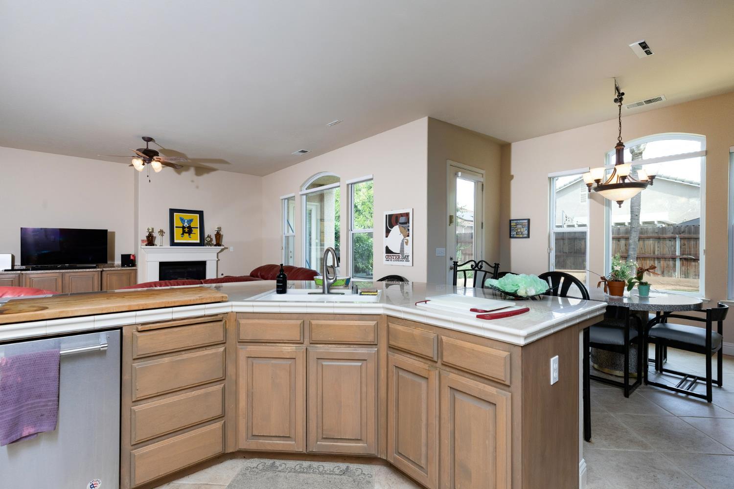 1827 N Joshua Ave, Clovis, CA 93619