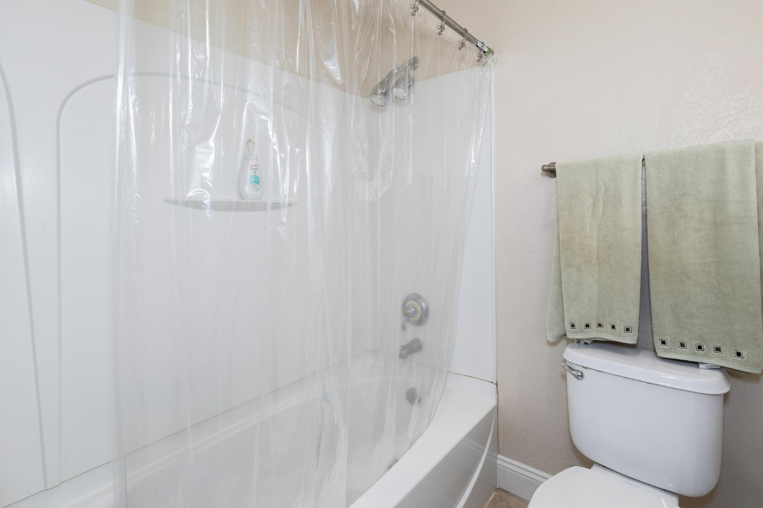 1827 N Joshua Ave, Clovis, CA 93619