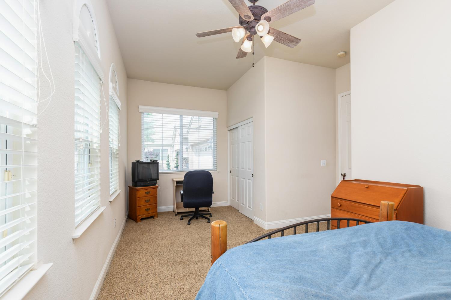 1827 N Joshua Ave, Clovis, CA 93619