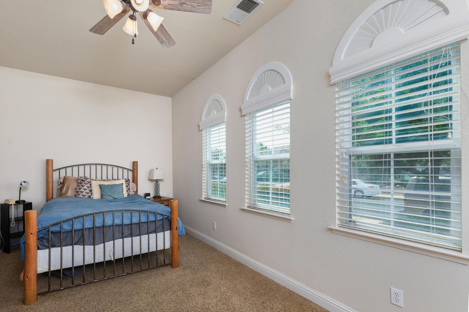 1827 N Joshua Ave, Clovis, CA 93619