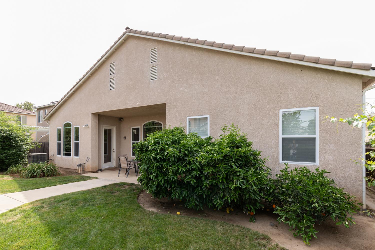 1827 N Joshua Ave, Clovis, CA 93619