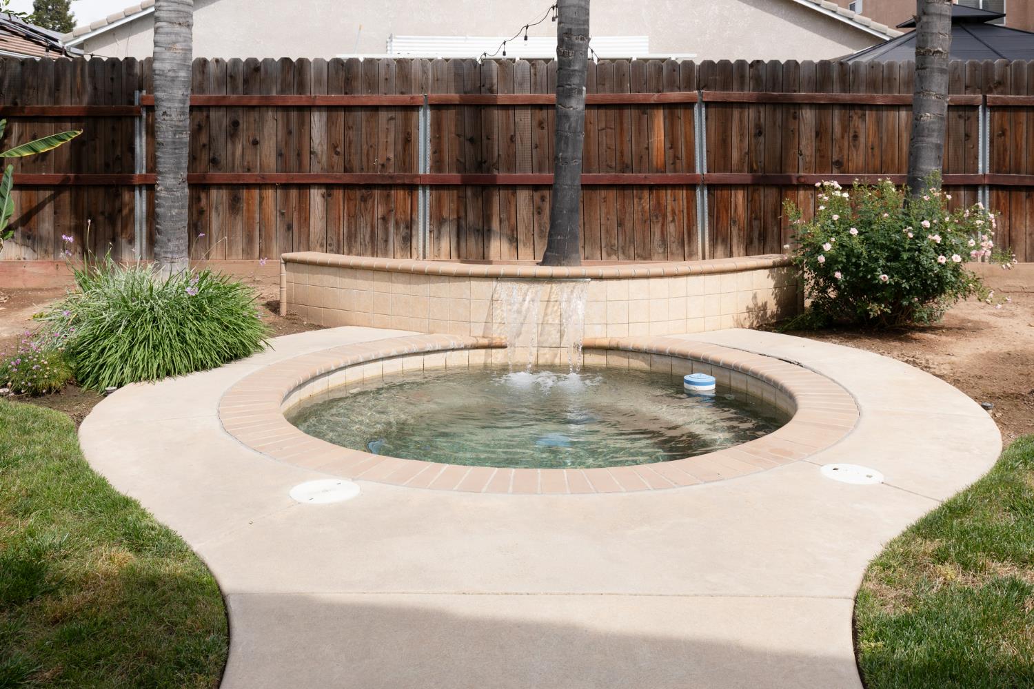 1827 N Joshua Ave, Clovis, CA 93619