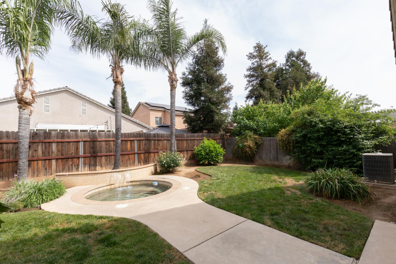 1827 N Joshua Ave, Clovis, CA 93619