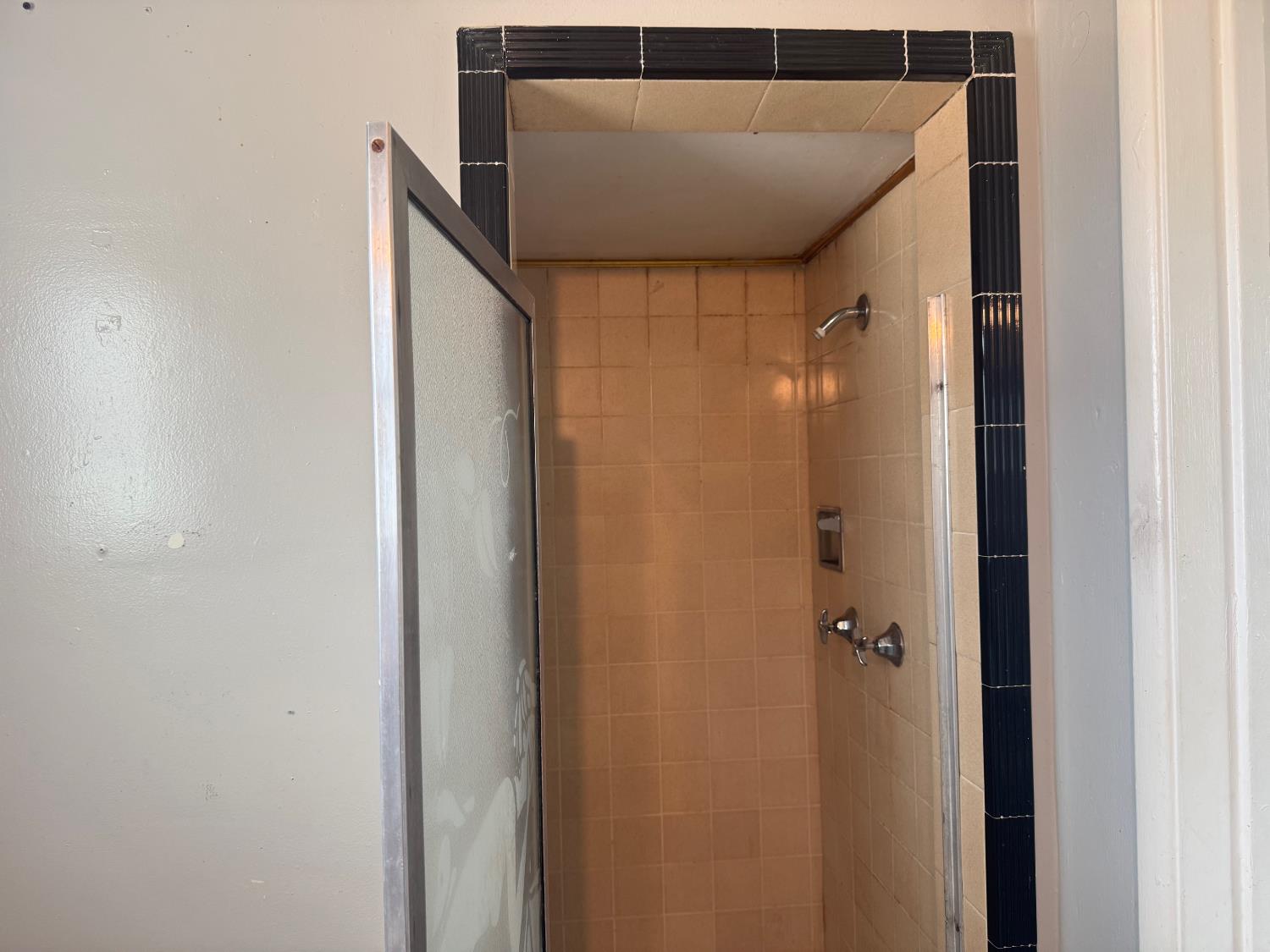 3322 E Lamona Ave, Fresno, CA 93703