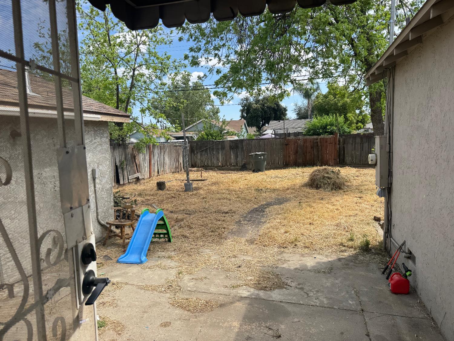 3322 E Lamona Ave, Fresno, CA 93703