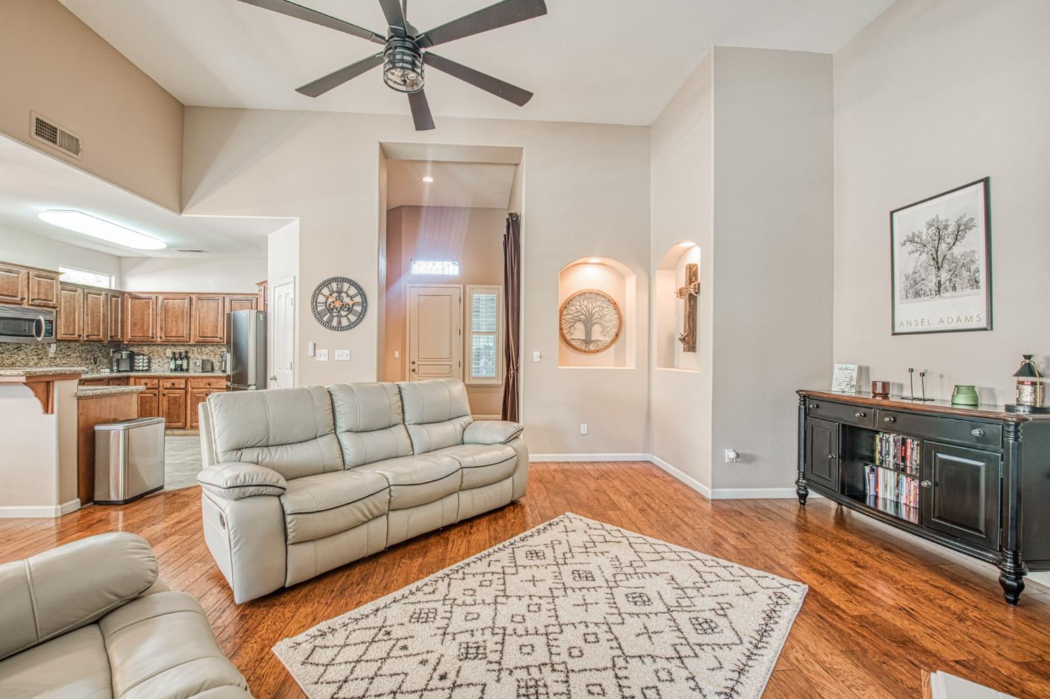 3274 Keats Ave, Clovis, CA 93619