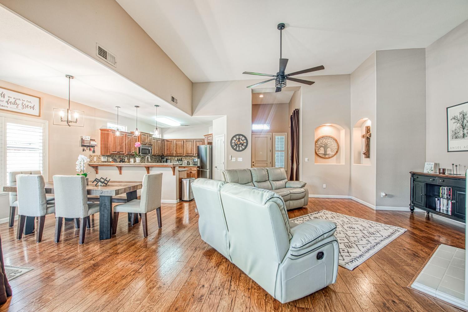 3274 Keats Ave, Clovis, CA 93619