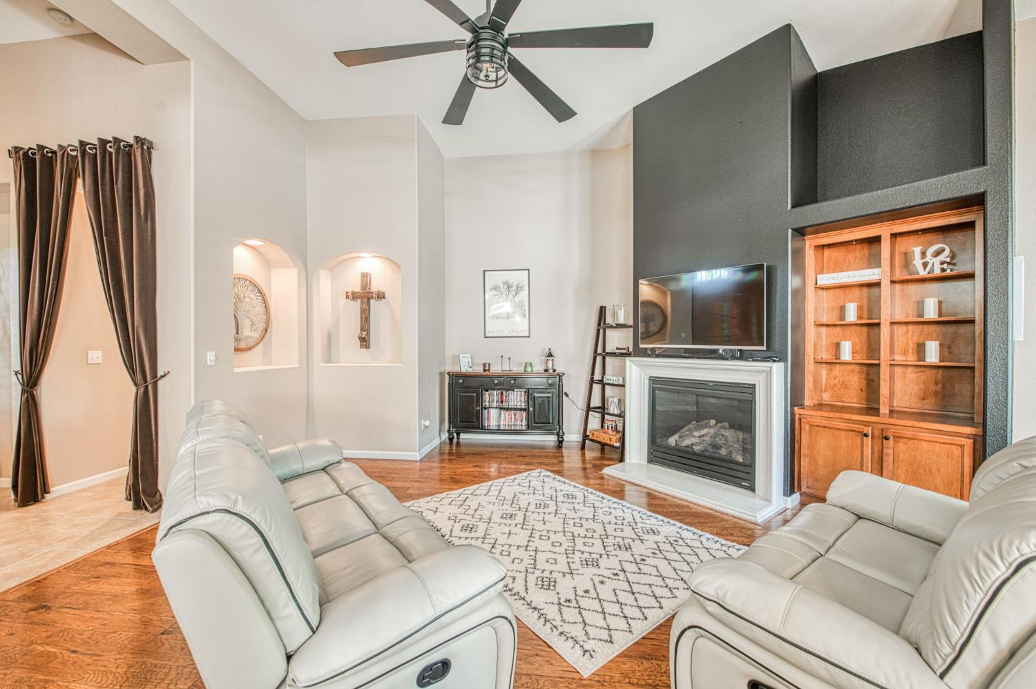 3274 Keats Ave, Clovis, CA 93619