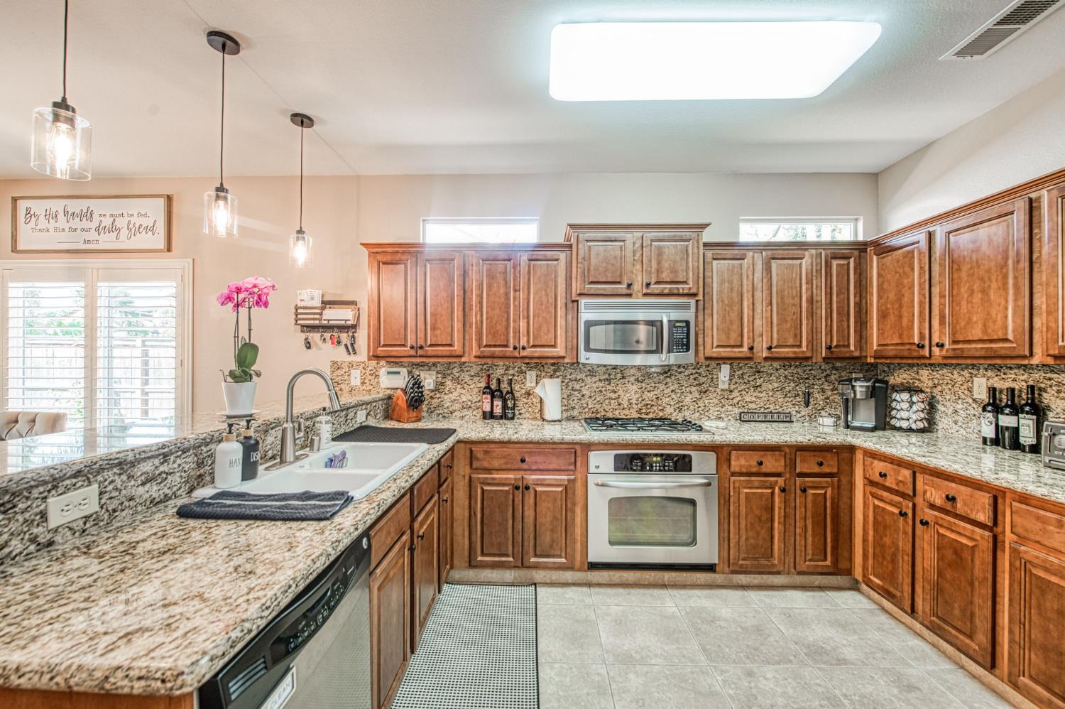 3274 Keats Ave, Clovis, CA 93619