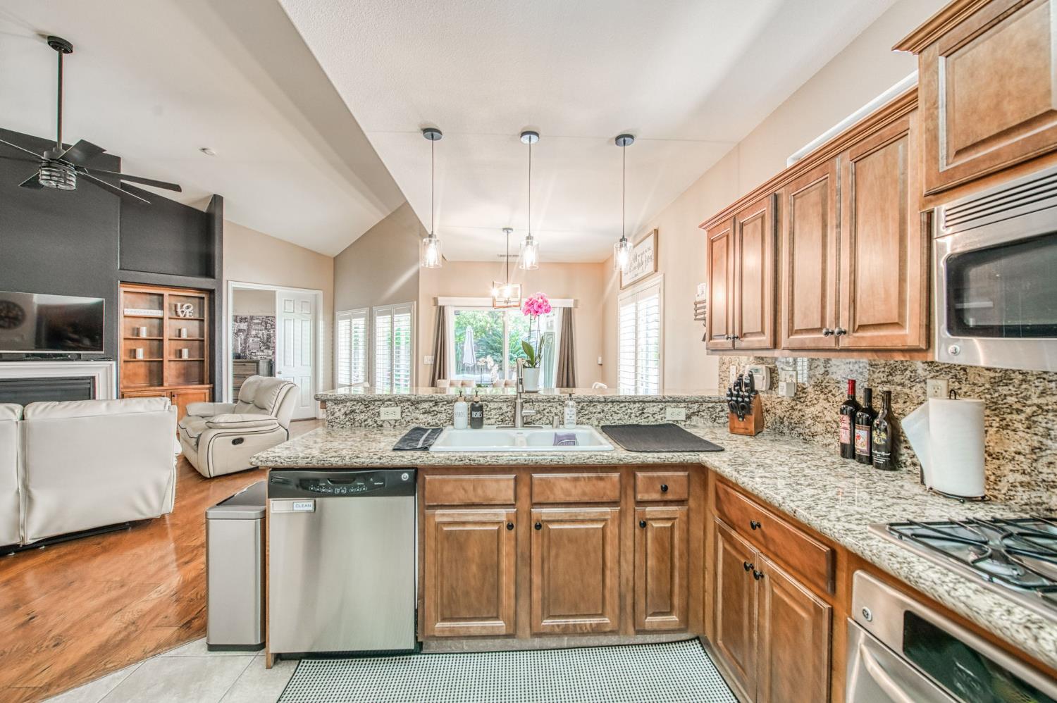 3274 Keats Ave, Clovis, CA 93619