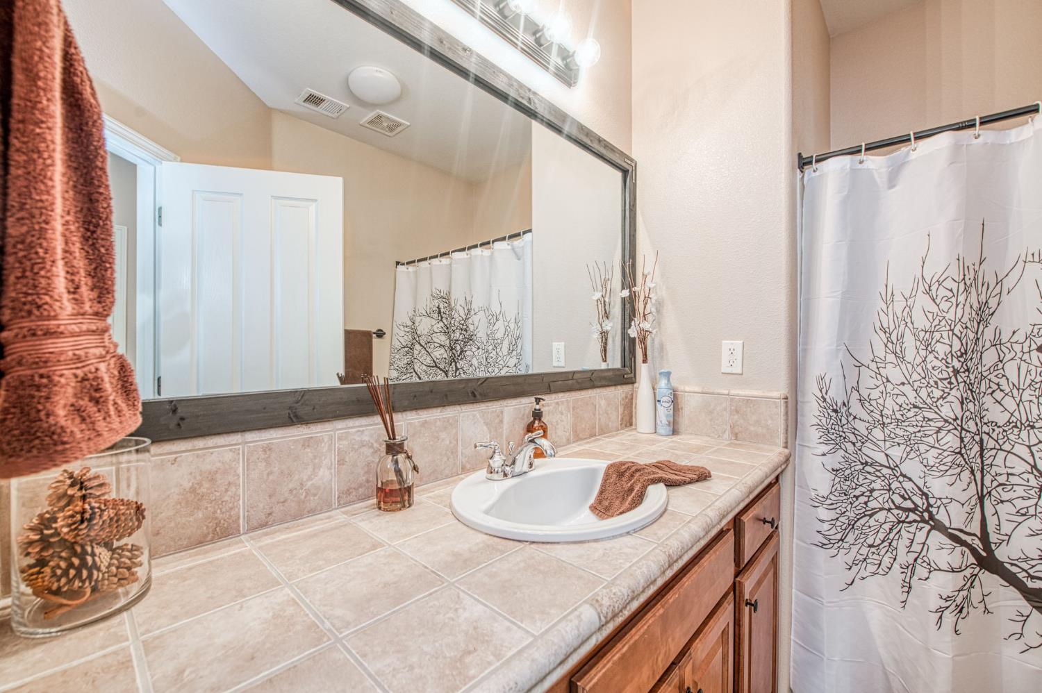 3274 Keats Ave, Clovis, CA 93619