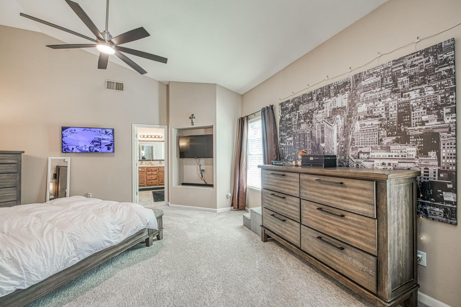 3274 Keats Ave, Clovis, CA 93619