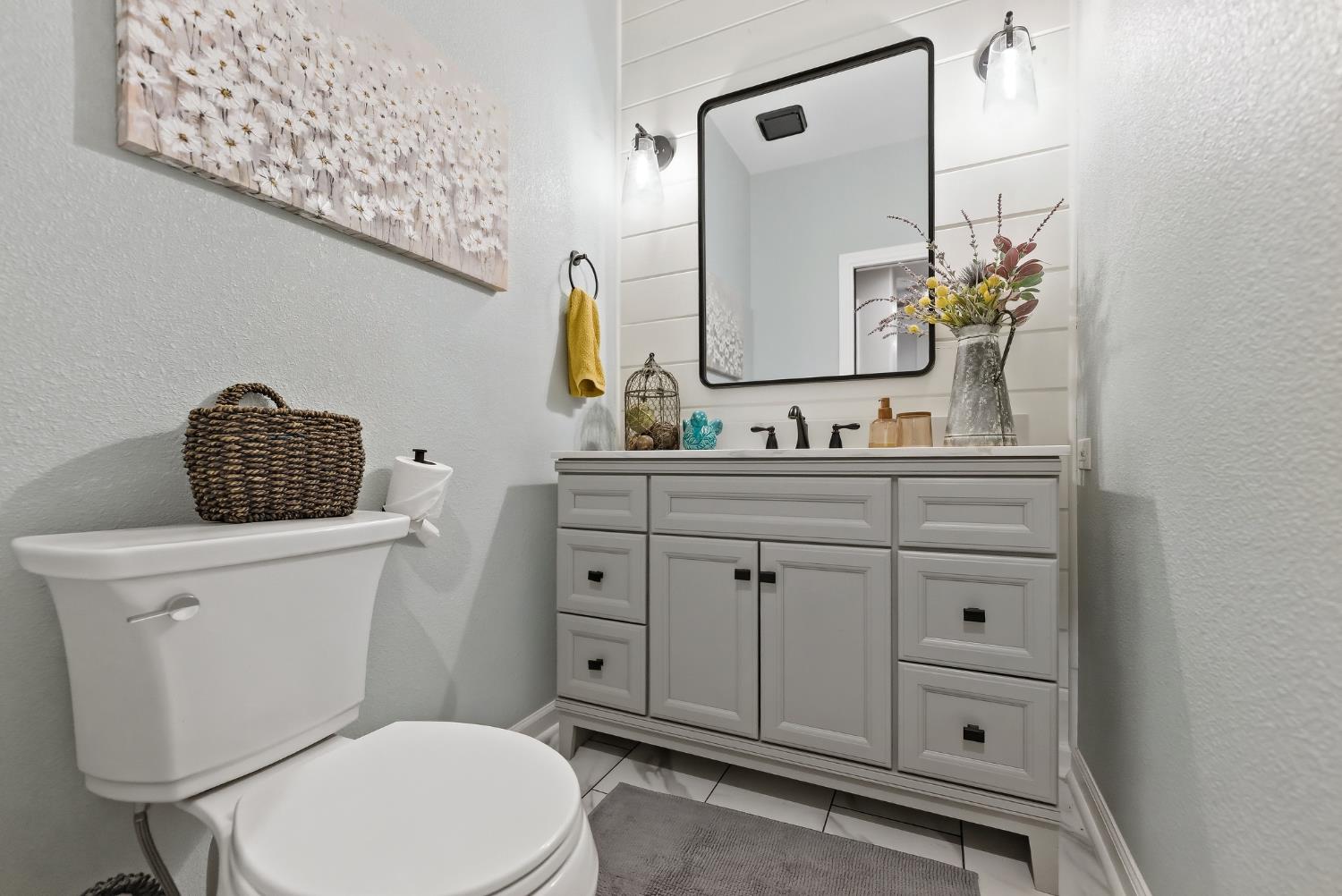 3287 McKelvy, Fresno, CA 93611