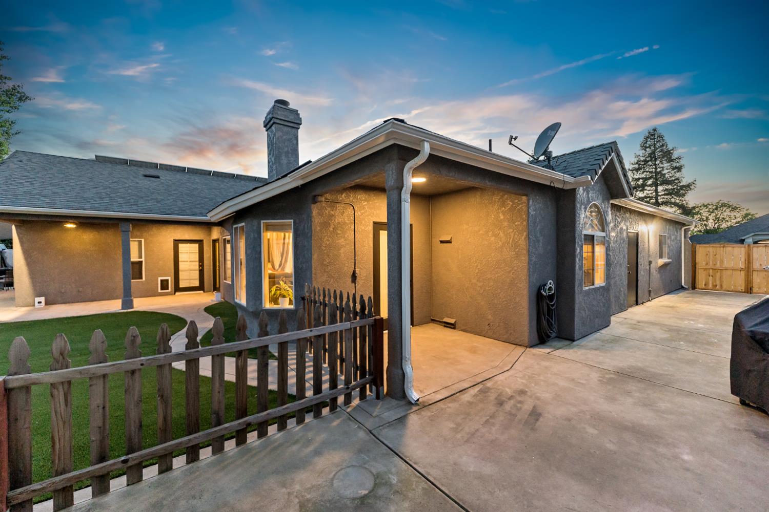 3287 McKelvy, Fresno, CA 93611