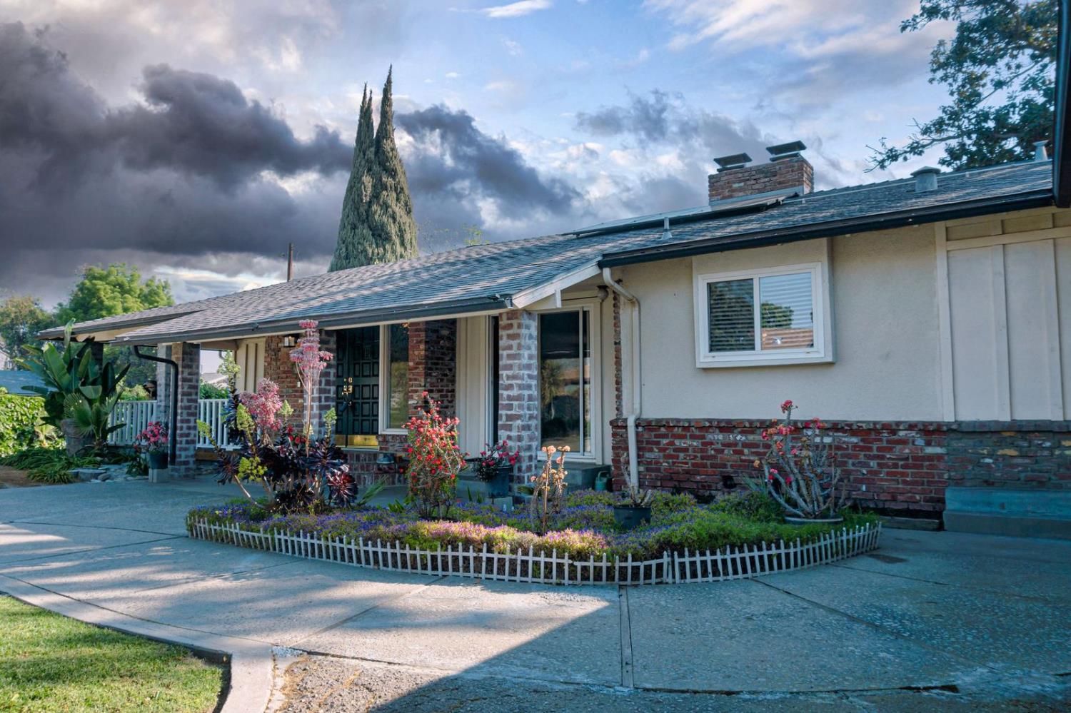 112 E Oleander, Fresno, CA 93706