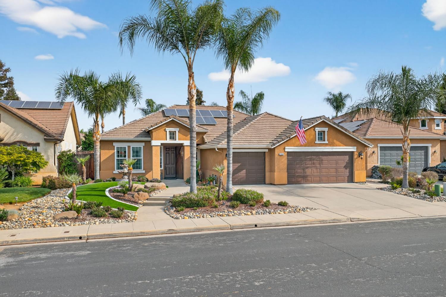 2765 Bellaire Ave, Clovis, CA 93611