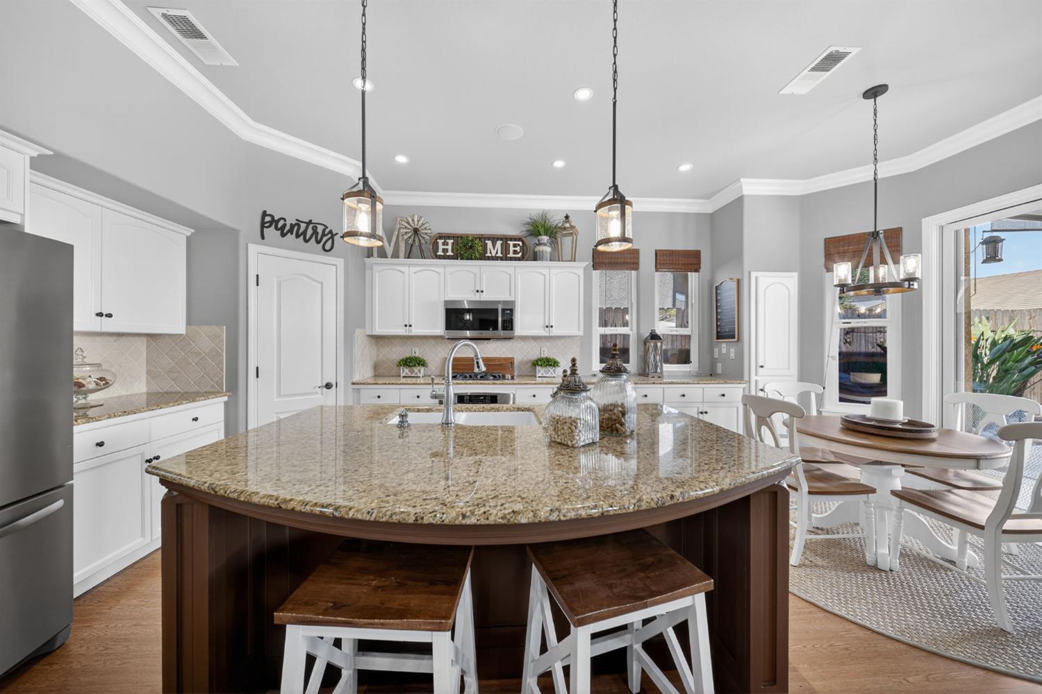 2765 Bellaire Ave, Clovis, CA 93611