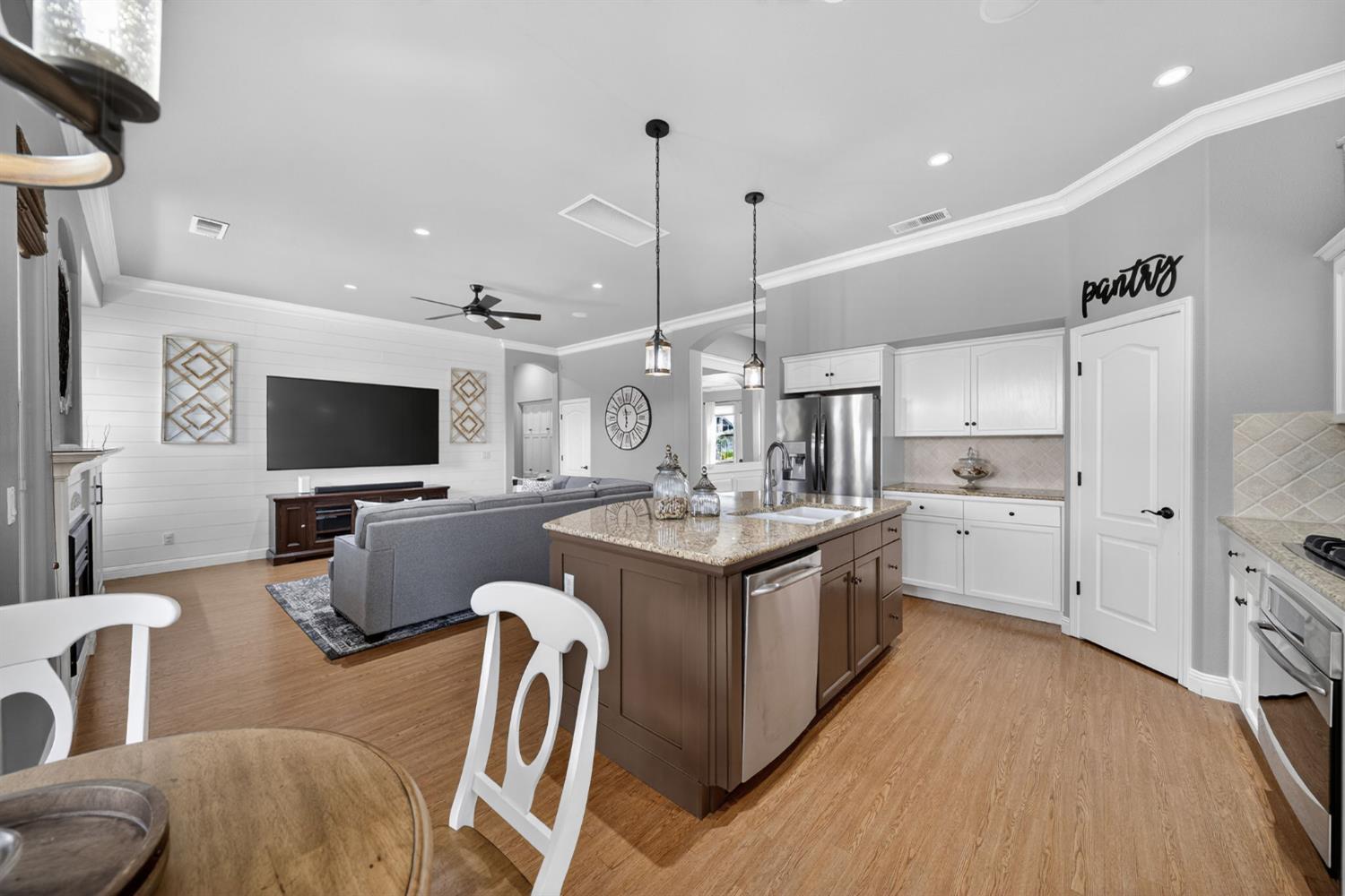 2765 Bellaire Ave, Clovis, CA 93611