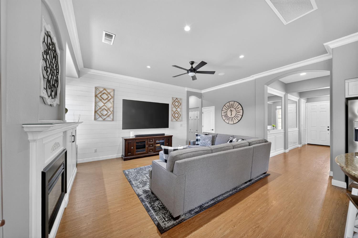 2765 Bellaire Ave, Clovis, CA 93611