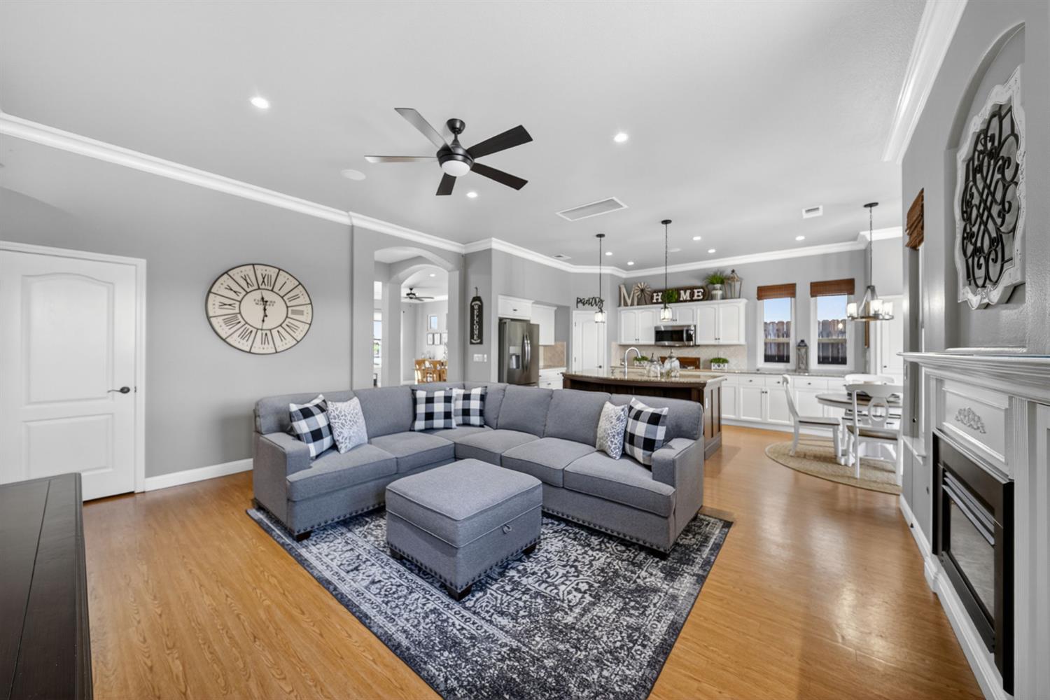 2765 Bellaire Ave, Clovis, CA 93611