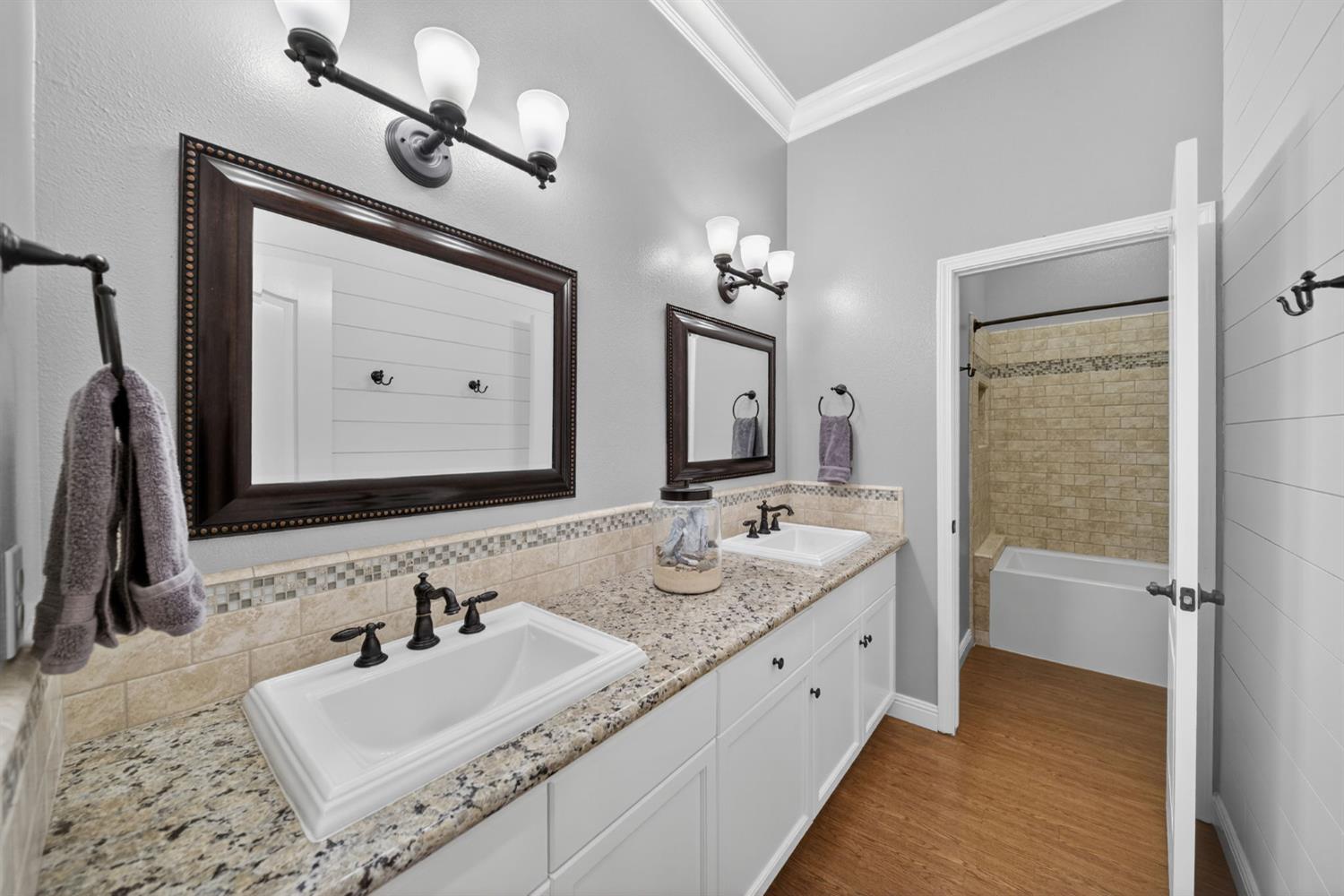 2765 Bellaire Ave, Clovis, CA 93611