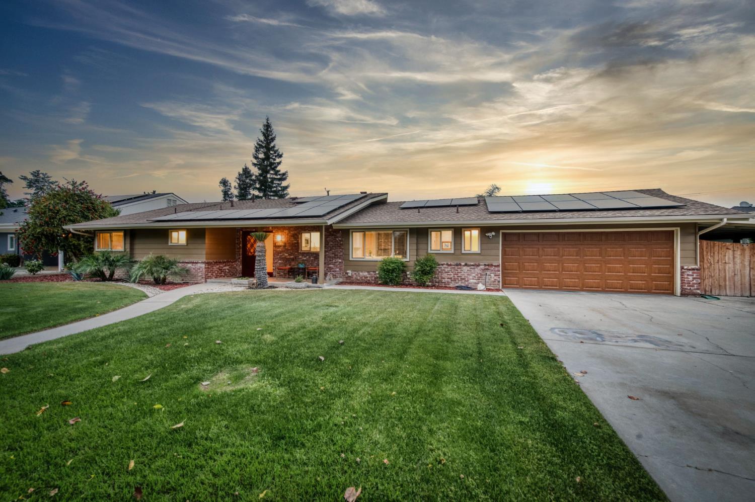 1540 W San Ramon Ave, Fresno, CA 93711