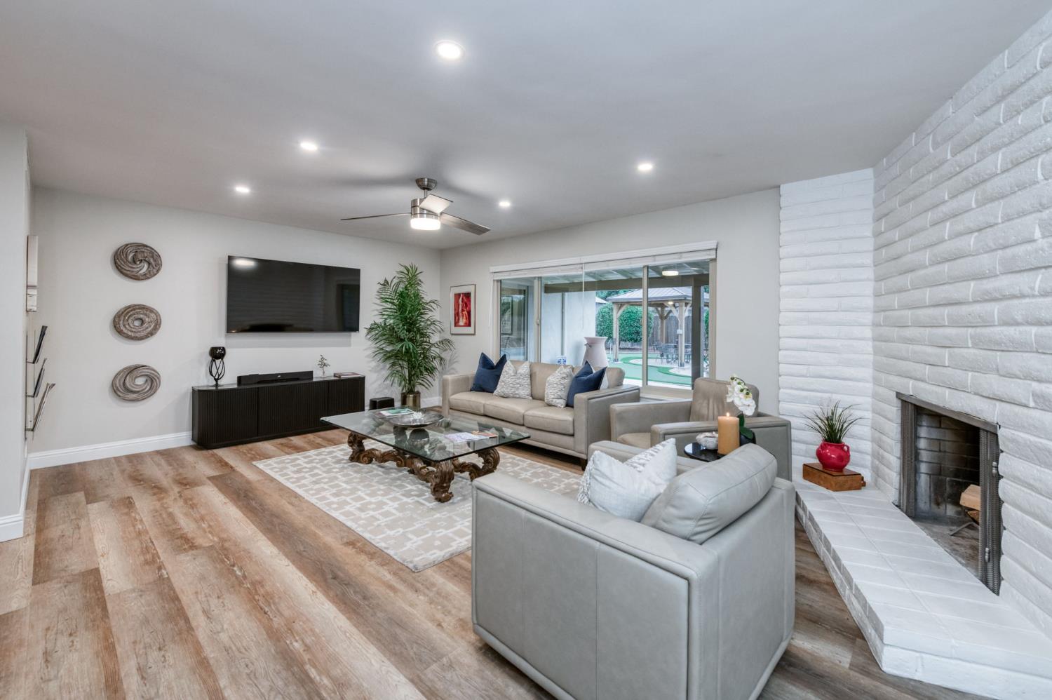 1540 W San Ramon Ave, Fresno, CA 93711