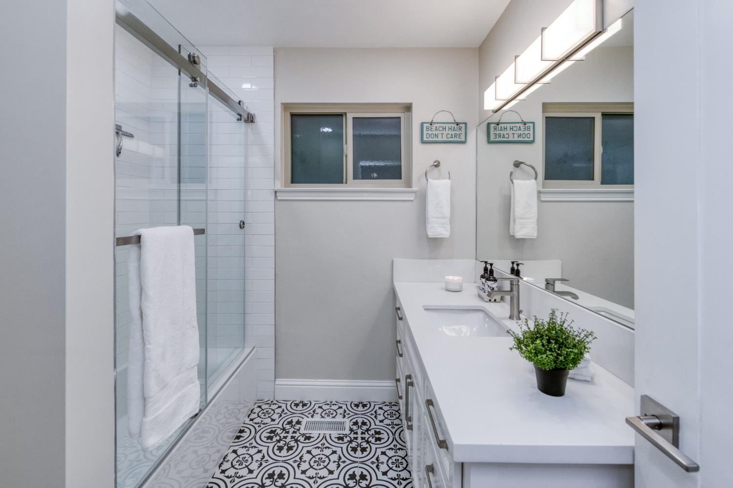 1540 W San Ramon Ave, Fresno, CA 93711