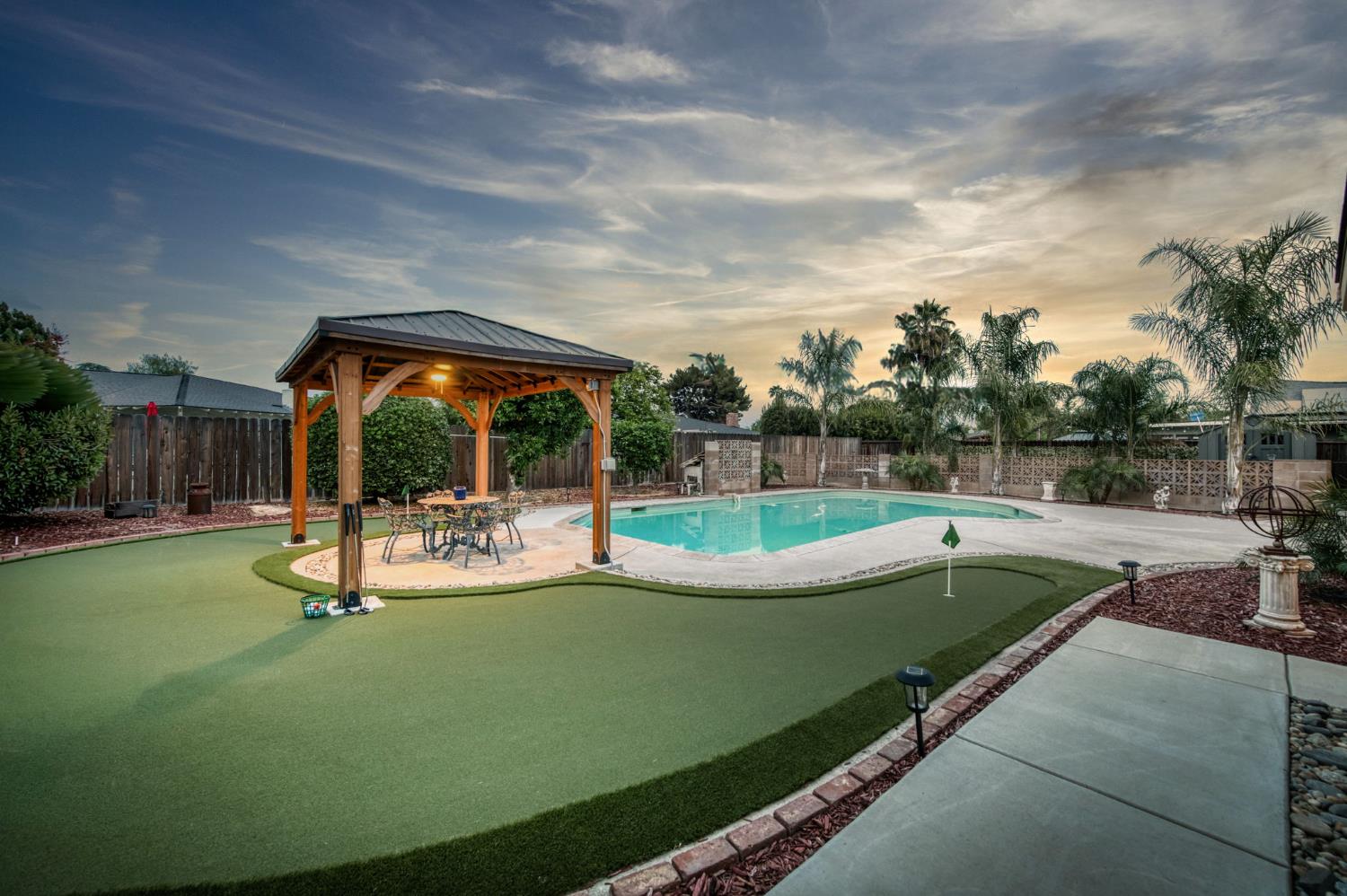 1540 W San Ramon Ave, Fresno, CA 93711