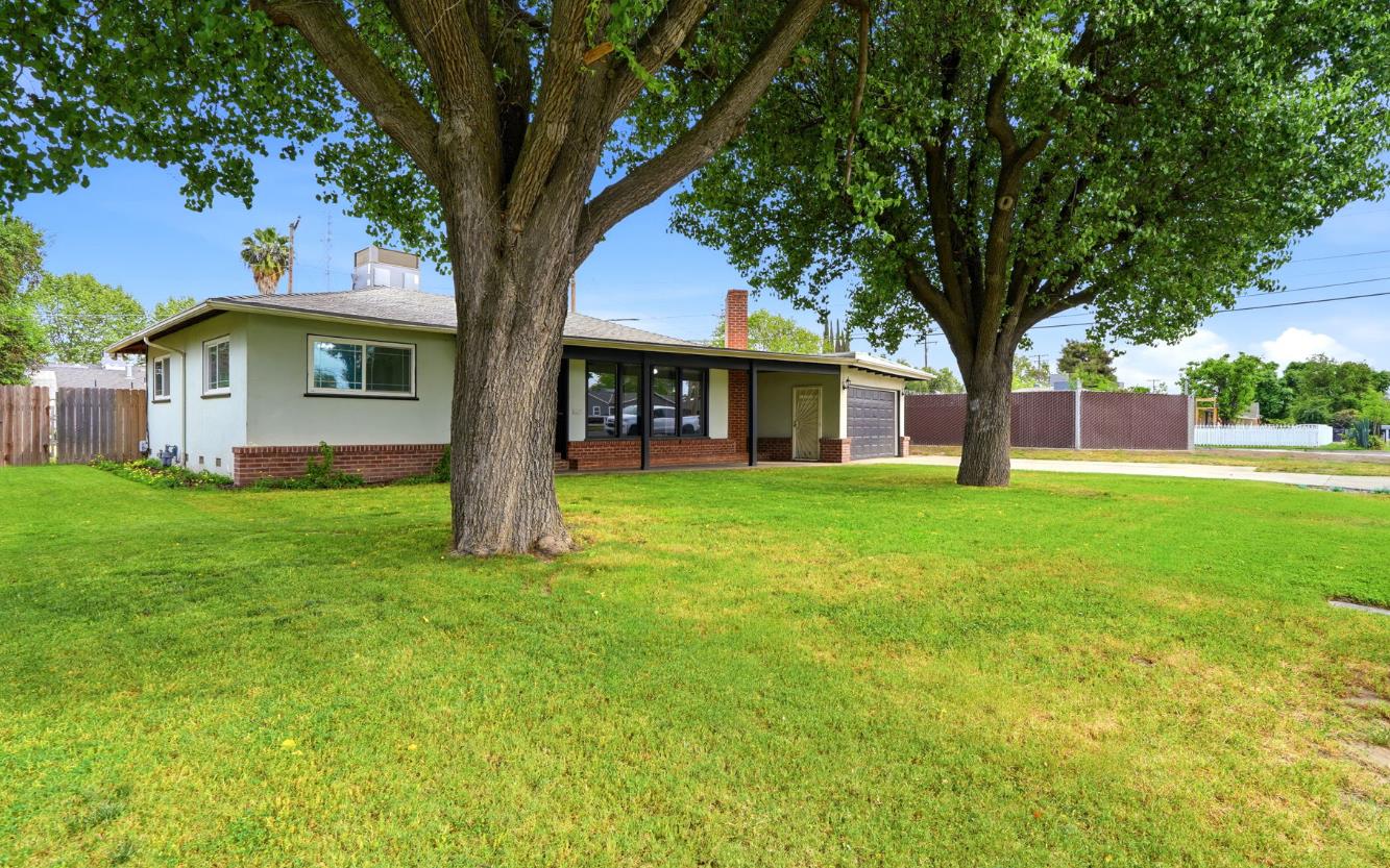 630 Auburn St, Tulare, CA 93274