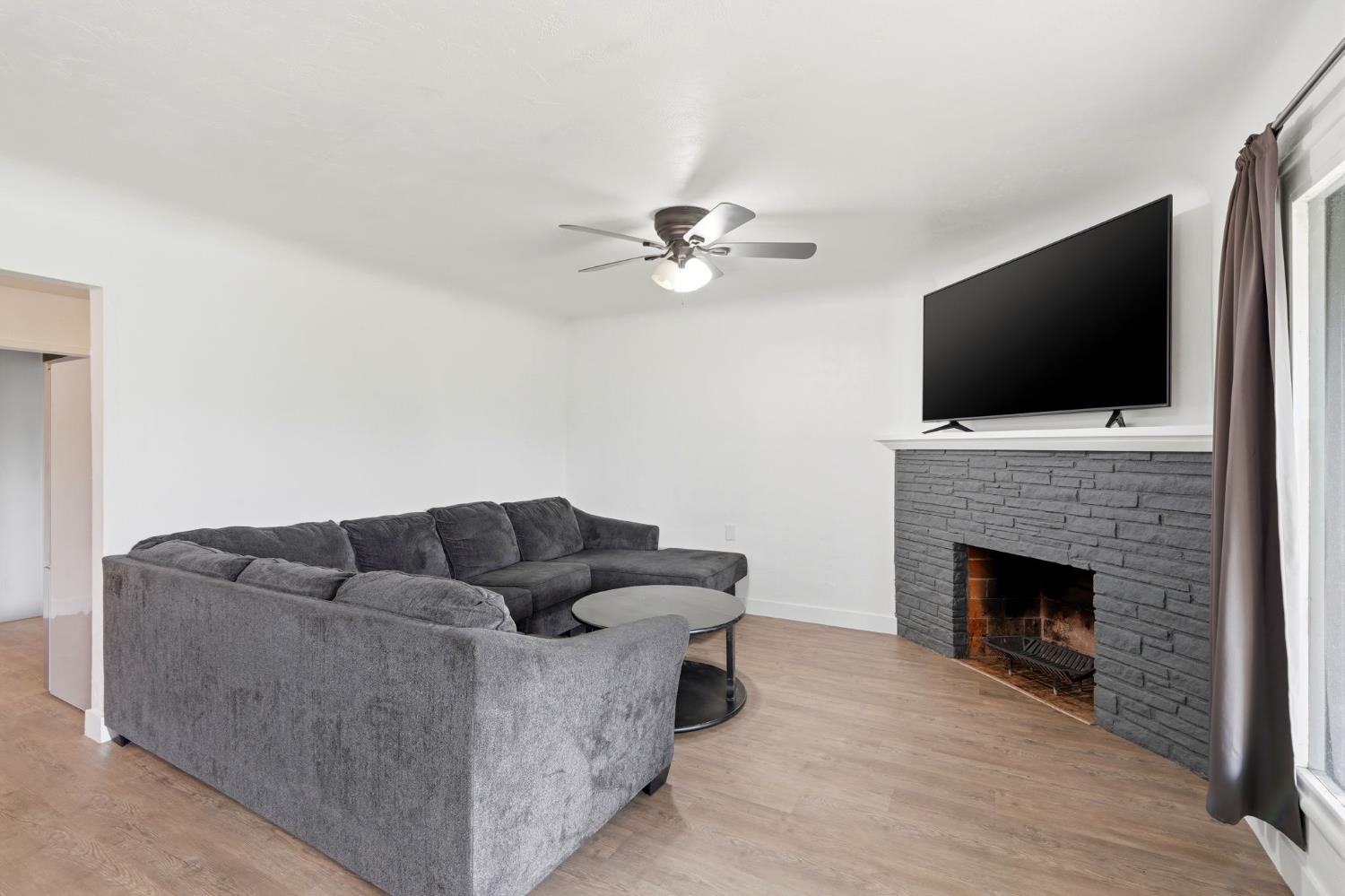 630 Auburn St, Tulare, CA 93274