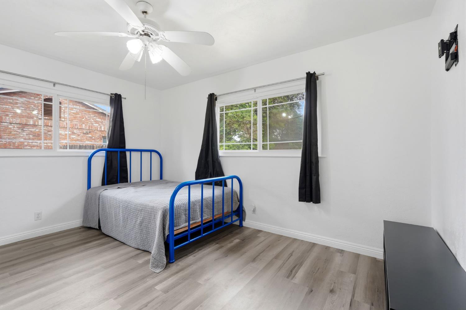 630 Auburn St, Tulare, CA 93274