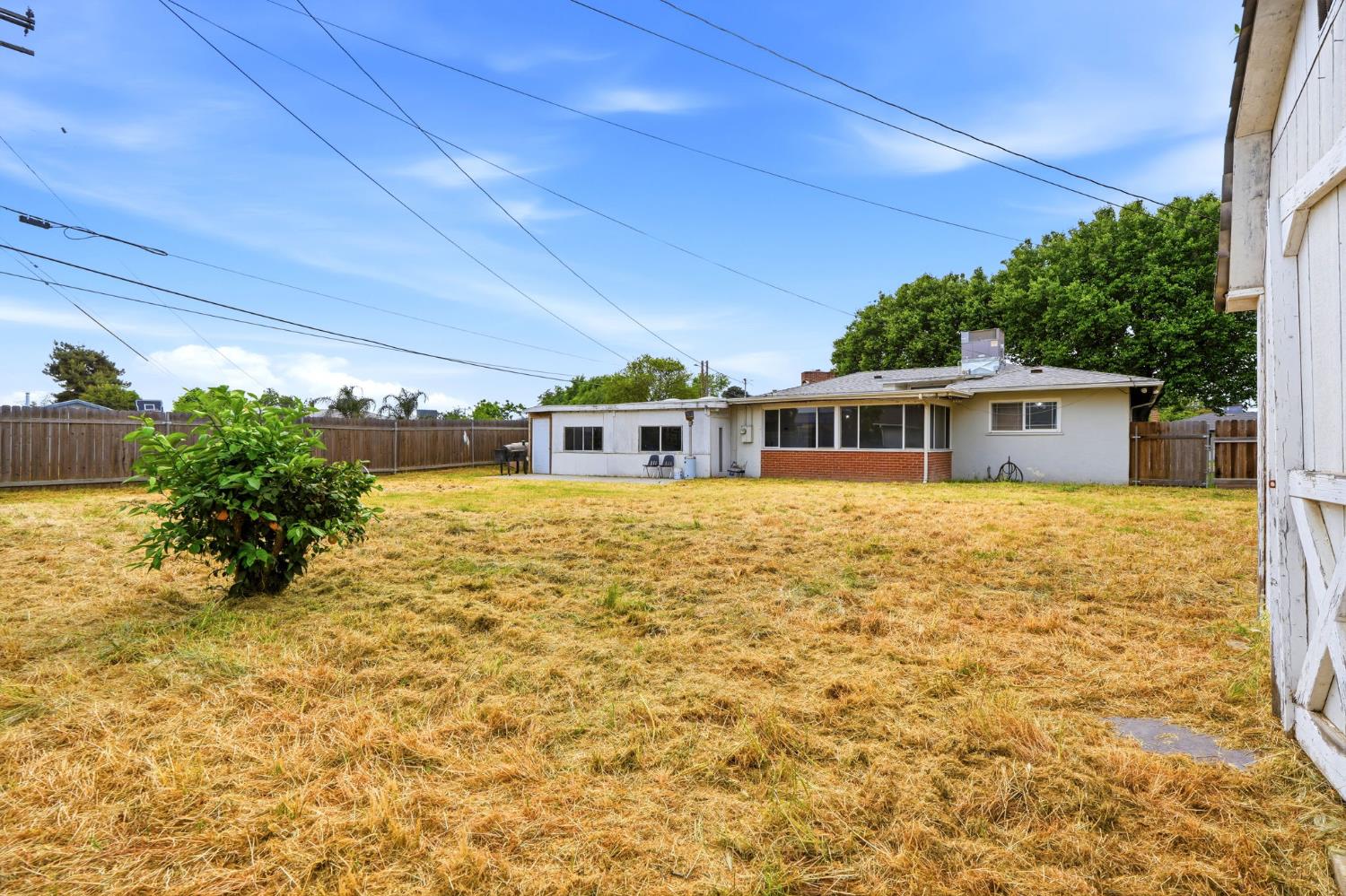 630 Auburn St, Tulare, CA 93274