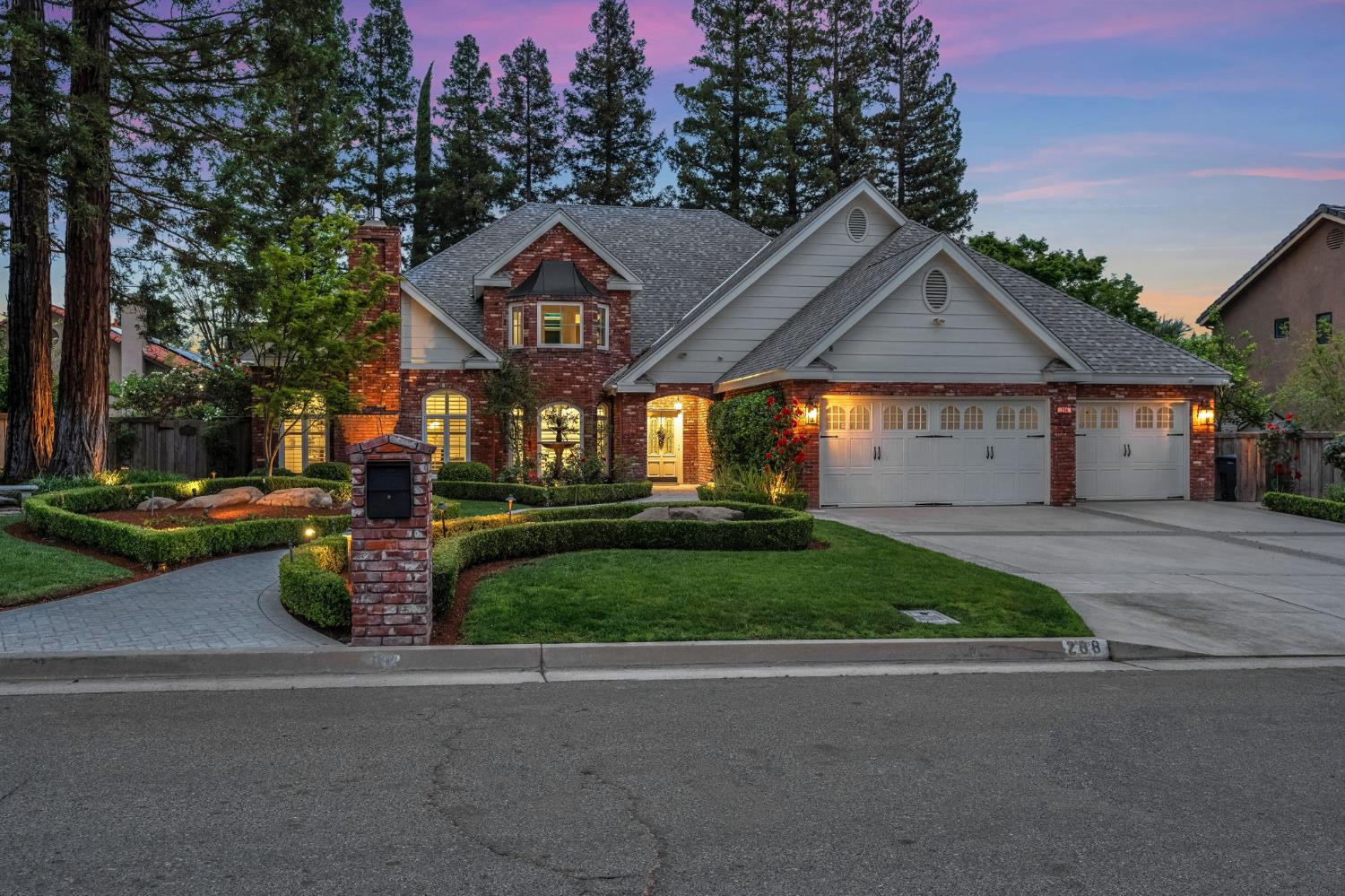 294 W Canadian Ave, Fresno, CA 93711